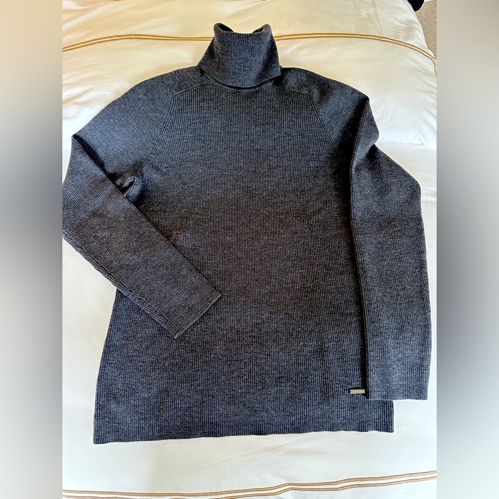 Tory Burch gray ribbed T- neck